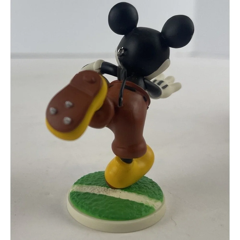 2016 Hallmark Keepsake Christmas Disney Ornament-Touchdown Mickey-Artist Crafted